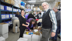 Yad Vashem team came to pack food