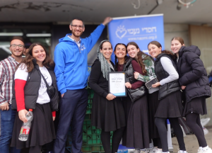 a group of young volunteers from Ida Crown Jewish Academy, all the way from Chicago IL, USA.
