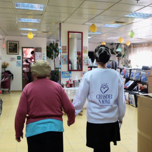 Chasdei Naomi Bring Winter Kits to Elderly Citizens and Holocaust Survivors in Jerusalem