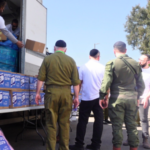 Chadei Naomi distributed winter kits to IDF soldiers.