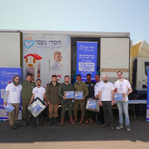 Chadei Naomi distributed winter kits to IDF soldiers.