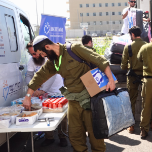 Chadei Naomi distributed winter kits to IDF soldiers.