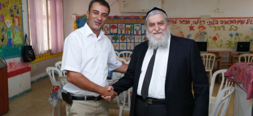 The Mayor of Tiberias and the Chairman of Chasdei Naomi in a Moving Visit