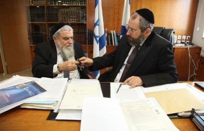 Chametz belonging to Chasdei Naomi was sold by Israel’s Chief Rabbi, Rabbi David Lau, shlita