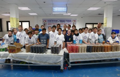 Once Again, Thousands of Israel’s Needy to Receive Tu Bishvat Packages from Chasdei Naomi